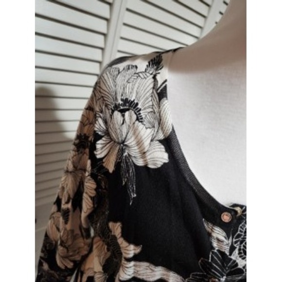 White House Black Market Women's Knit Floral Cardigan Button Front Black White L - Picture 3 of 7